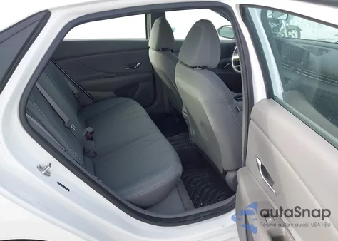 2023 Hyundai Elantra Sel z USA, uszkodzony, nr VIN 5NPLM4AG4PH104640